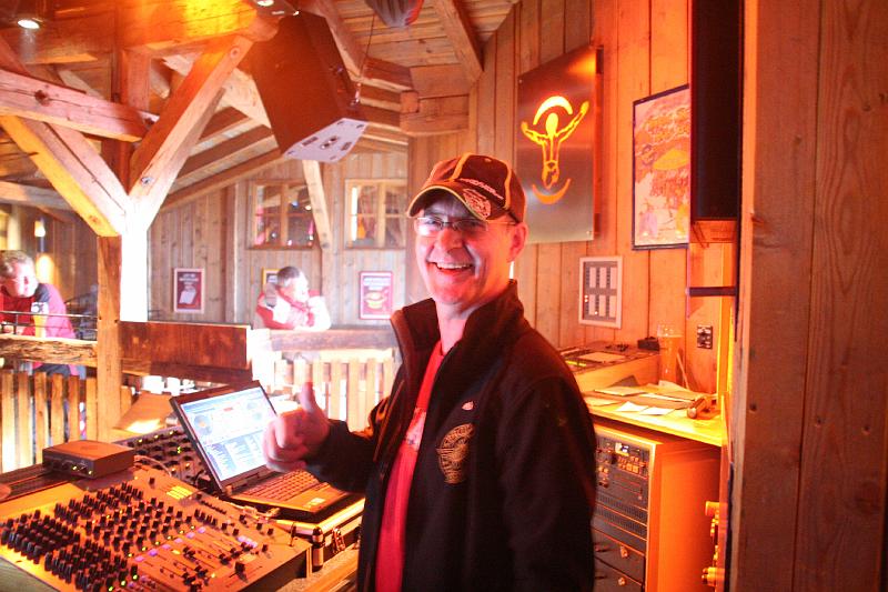 2008_StAnton_00_075.jpg - DJ Gerhard beim Mooserwirt